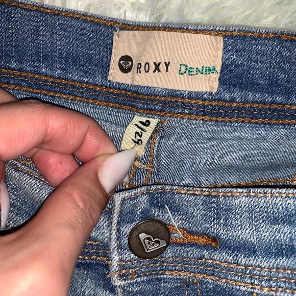 Roxy Light Denim Shorts with Embroidery Size 9 / 2 - Picture 2 of 5